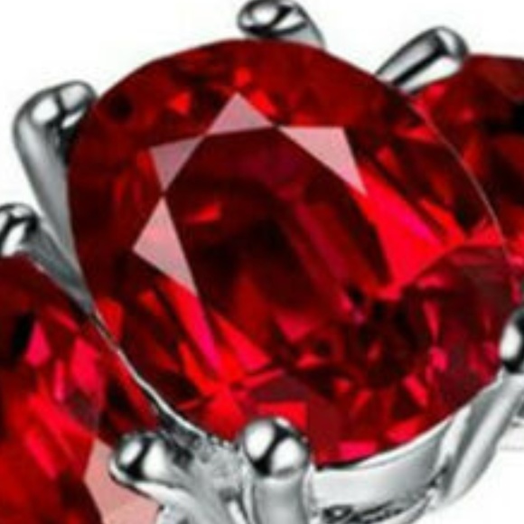 Red Crystal Ring Size 7 - Picture 2 of 2